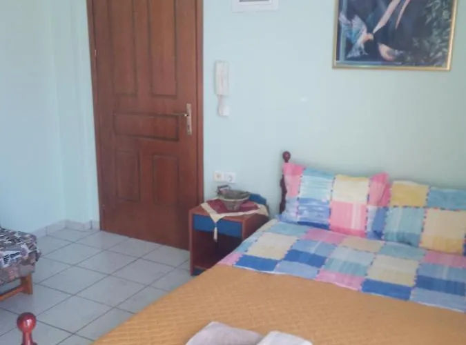 アパート Lampros